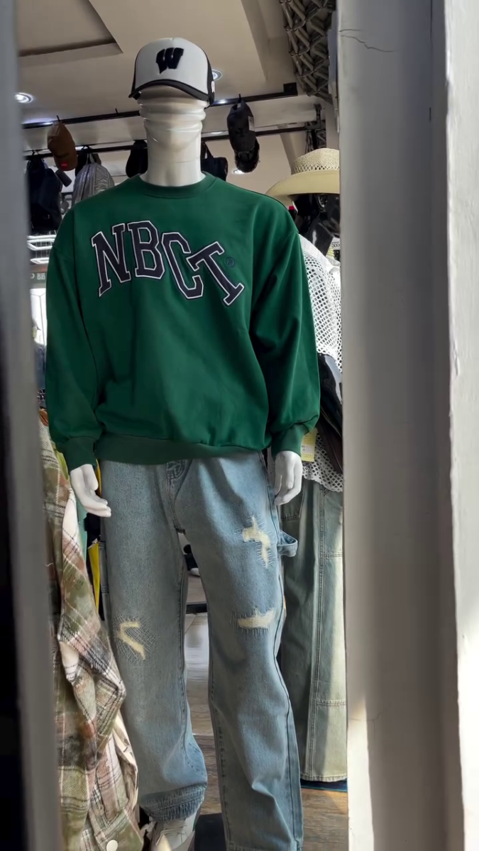 Sweater, jean and baseball cap